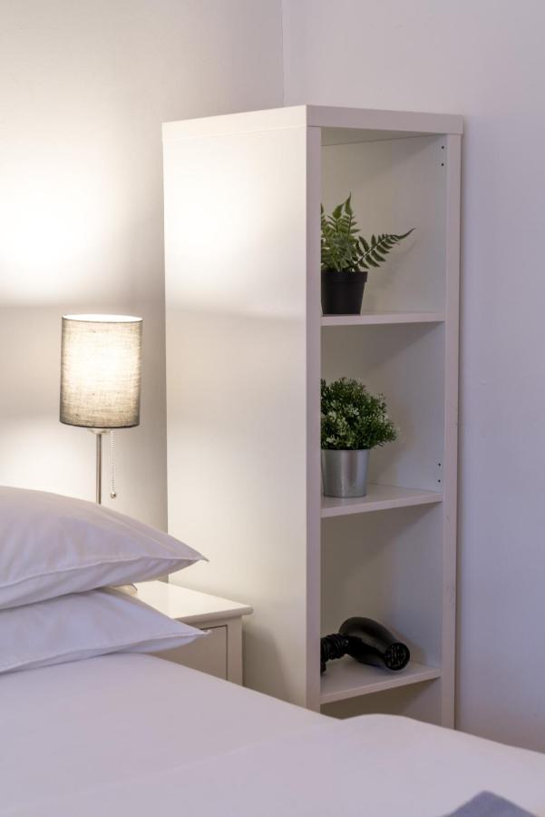 Soho & Covent Garden Apartment, Sleeps 3 ลอนดอน ภายนอก รูปภาพ