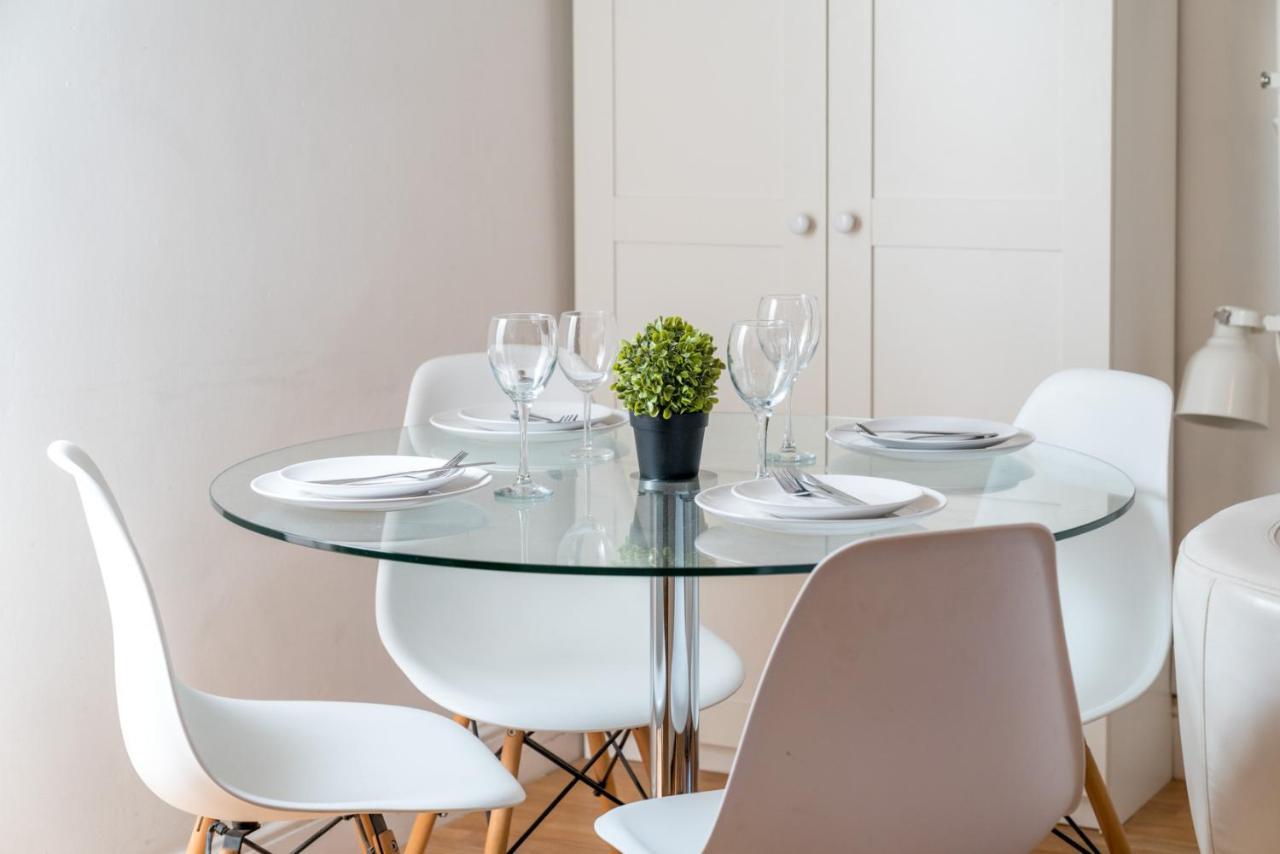 Soho & Covent Garden Apartment, Sleeps 3 ลอนดอน ภายนอก รูปภาพ