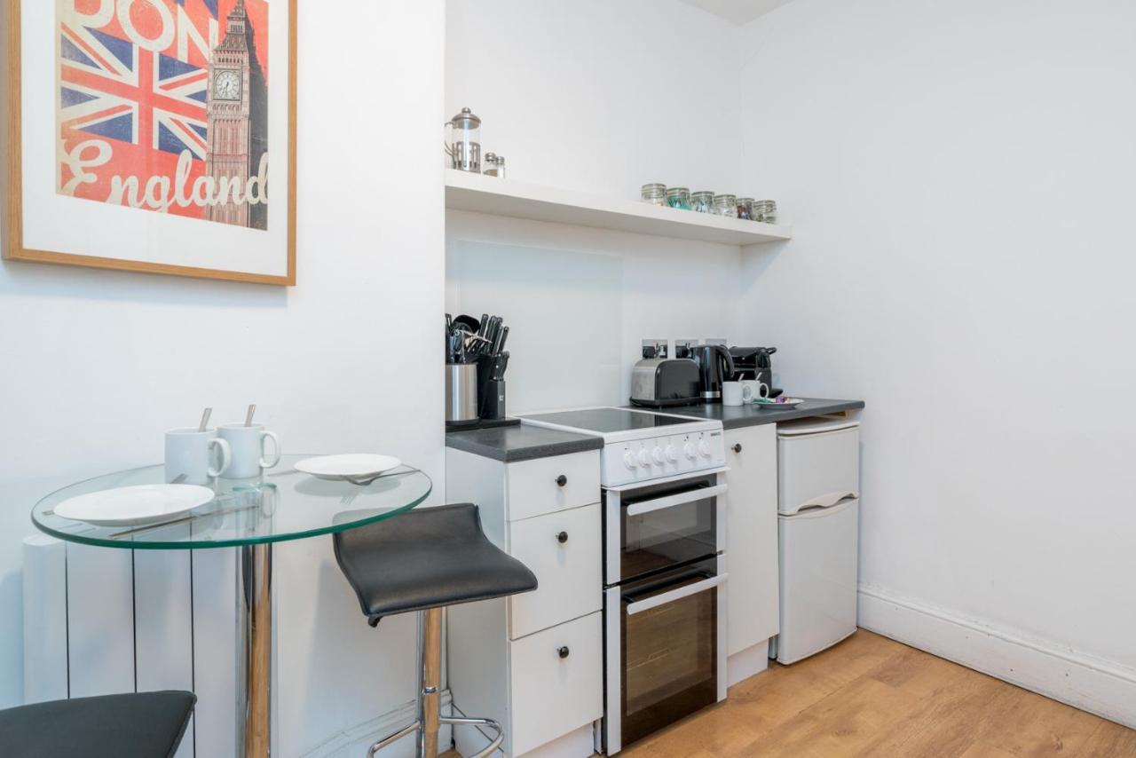 Soho & Covent Garden Apartment, Sleeps 3 ลอนดอน ภายนอก รูปภาพ