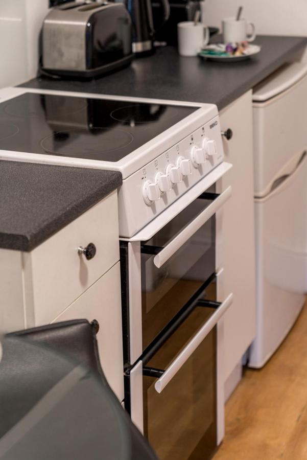 Soho & Covent Garden Apartment, Sleeps 3 ลอนดอน ภายนอก รูปภาพ