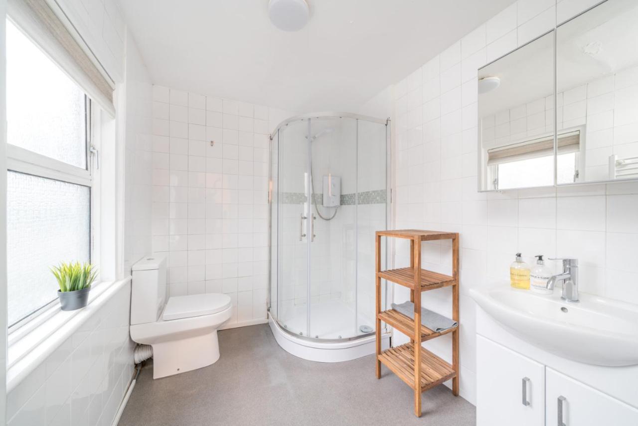 Soho & Covent Garden Apartment, Sleeps 3 ลอนดอน ภายนอก รูปภาพ