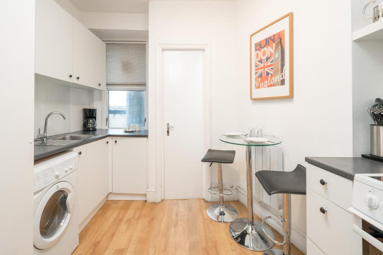 Soho & Covent Garden Apartment, Sleeps 3 ลอนดอน ภายนอก รูปภาพ